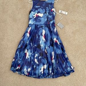 Stunning, Maggy London chiffon blue floral dress, size 10!